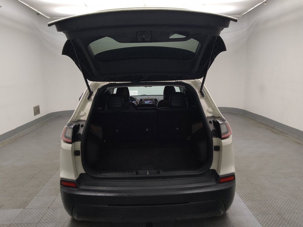 Used 2019 Jeep Cherokee Latitude Plus AWD/4WD image 29