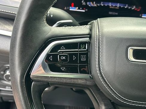 Used 2023 Jeep Grand Cherokee Overland w/ Adv Protech Group III AWD/4WD image 11