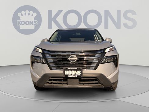 Used 2024 Nissan Rogue SV AWD/4WD image 11