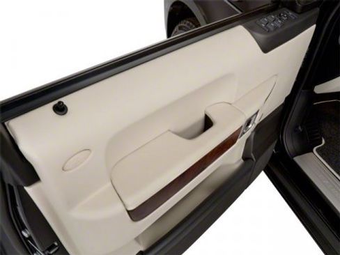 Used 2010 Land Rover Range Rover HSE LUX image 12