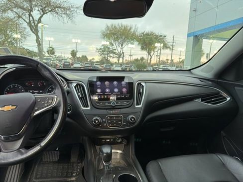 Used 2021 Chevrolet Malibu LT w/ Leather Package image 9