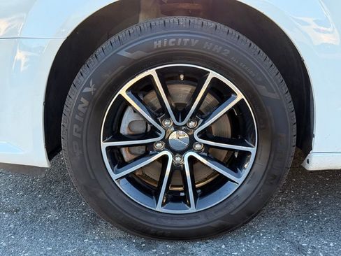 Used 2016 Dodge Grand Caravan SE image 10