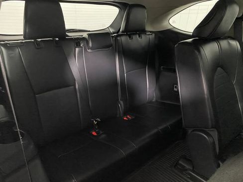 Used 2023 Toyota Highlander XLE AWD/4WD image 11