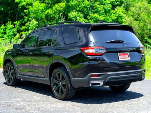 Used 2025 Honda Pilot Black Edition image 8