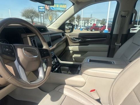 Used 2021 GMC Yukon XL Denali image 13