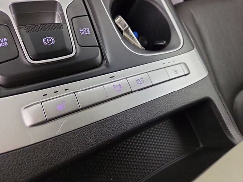 Certified 2024 Kia Carnival LX FWD image 25