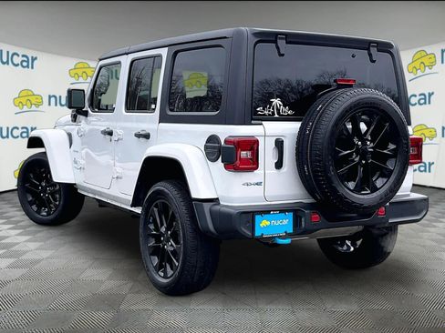 Used 2022 Jeep Wrangler Unlimited Sahara w/ Cold Weather Group image 4