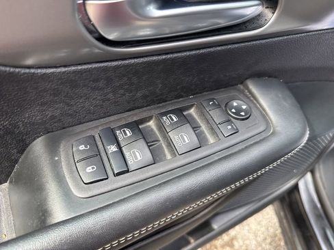 Used 2025 Chrysler Pacifica Select image 11