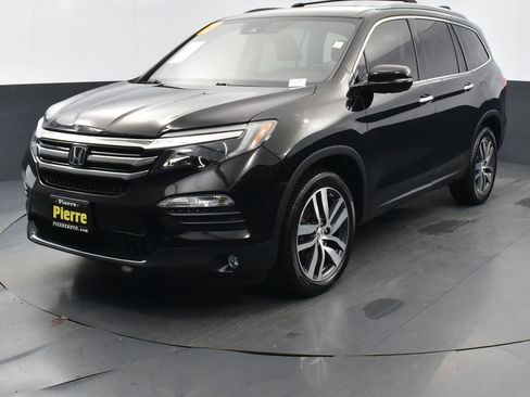 Used 2017 Honda Pilot Touring image 1