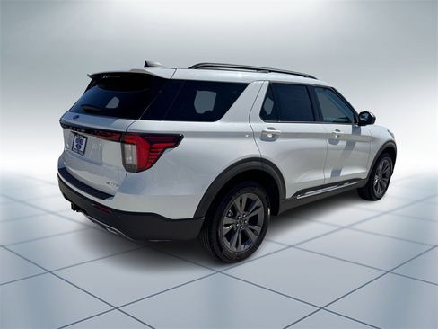 New 2025 Ford Explorer Active w/ Active Comfort Package image 3