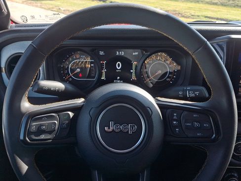 Certified 2024 Jeep Gladiator Willys image 19