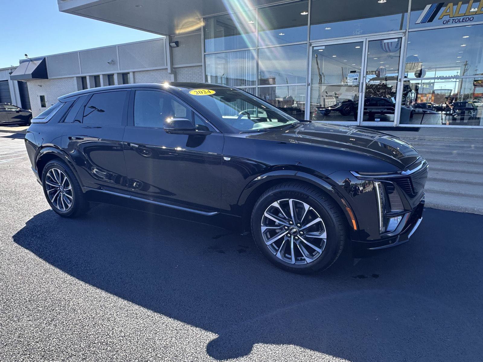 Used 2024 Cadillac Lyriq Sport AWD/4WD image 2