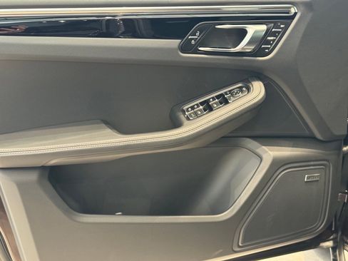 Used 2025 Porsche Macan image 13