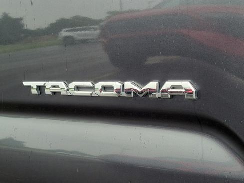 Used 2022 Toyota Tacoma TRD Sport AWD/4WD image 6
