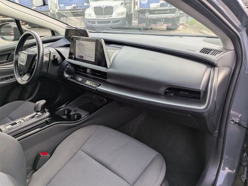 Used 2025 Toyota Prius LE image 33
