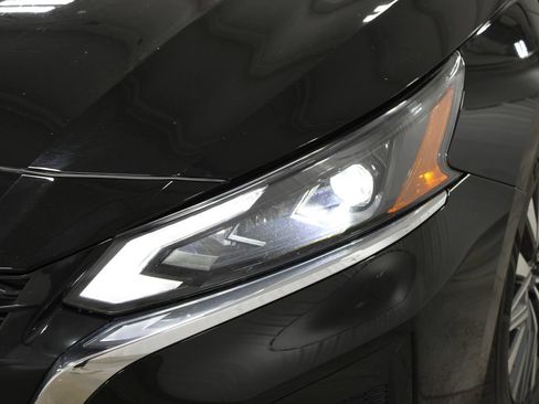Used 2024 Nissan Altima 2.5 SV FWD image 13