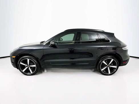 Certified 2025 Porsche Macan image 2