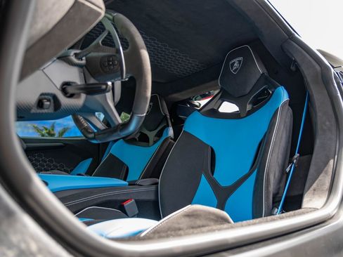 Used 2025 Lamborghini Revuelto image 20