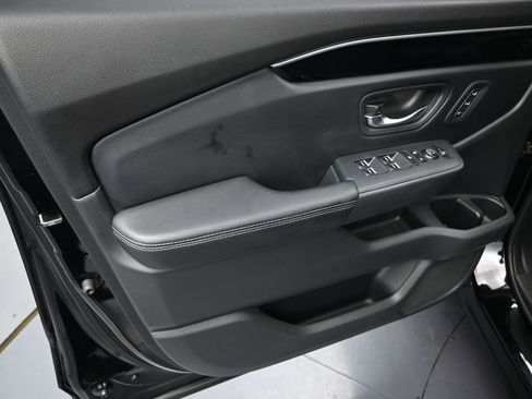 Used 2023 Honda Pilot Touring image 9