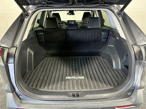 Used 2021 Toyota RAV4 XLE Premium FWD image 28
