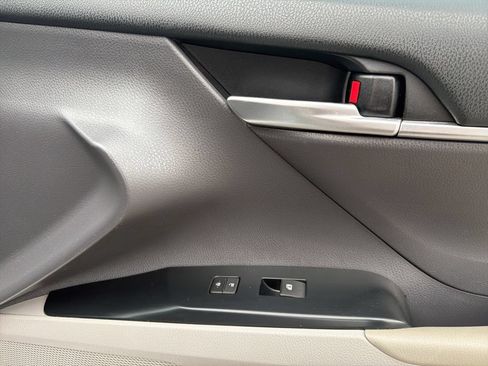 Used 2019 Toyota Camry LE FWD image 30