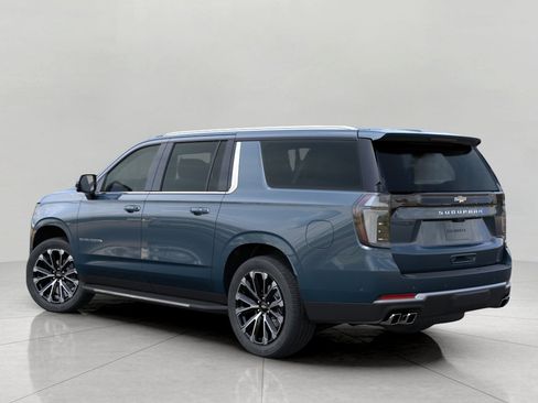Used 2026 Chevrolet Suburban High Country AWD/4WD image 3