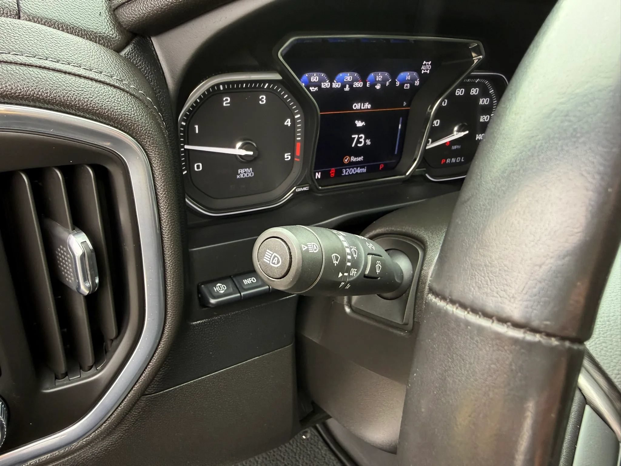 Used 2022 GMC Sierra 2500 Denali w/ Denali Black Diamond Edition AWD/4WD image 26