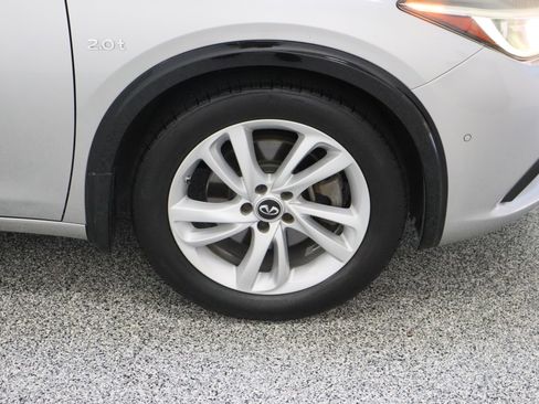 Used 2019 INFINITI QX30 w/ Navigation Package FWD image 5