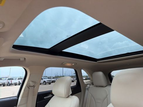 Used 2016 Lincoln MKC Select w/ Select Plus Package FWD image 21