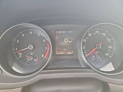 Used 2016 Volkswagen Passat 1.8T SEL Premium image 29