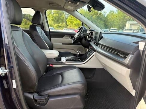 Used 2022 Kia Carnival LX FWD image 13