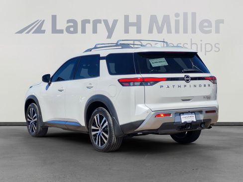 Used 2025 Nissan Pathfinder Platinum w/ Cargo Package image 6