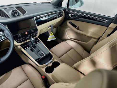 Certified 2026 Porsche Macan S AWD/4WD image 24