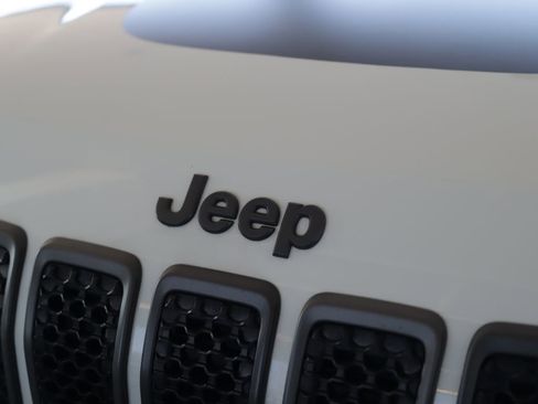 Used 2019 Jeep Cherokee Trailhawk w/ Cold Weather Group image 34