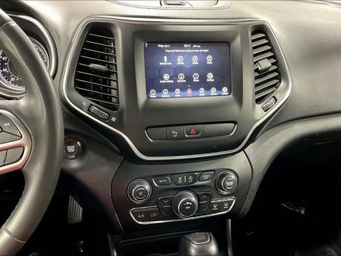 Used 2020 Jeep Cherokee Latitude Plus image 4