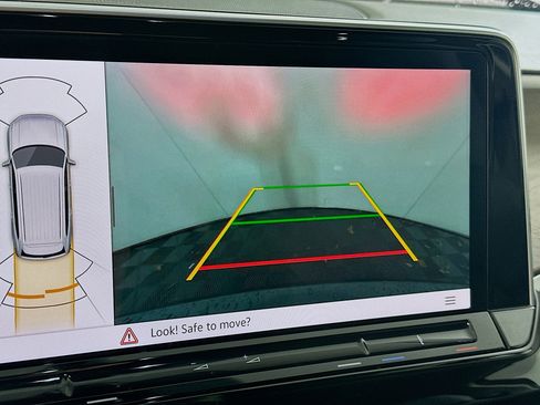 Used 2025 Volkswagen Atlas SE image 23