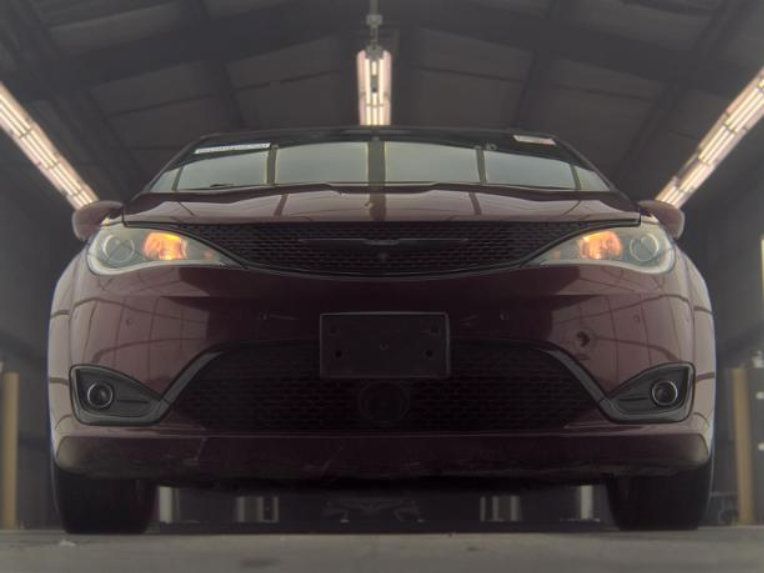Used 2019 Chrysler Pacifica Touring-L Plus w/ Advanced Safetytec Group FWD image 2