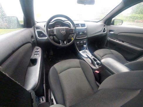Used 2013 Dodge Avenger SE FWD image 4