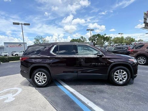 Used 2020 Chevrolet Traverse LT FWD image 3