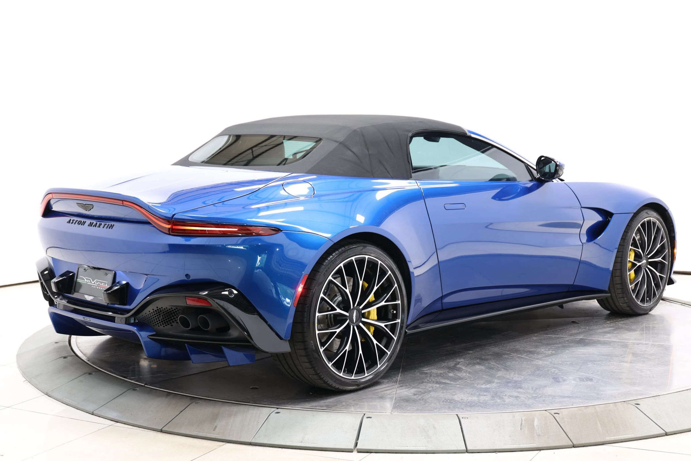 Used 2023 Aston Martin V8 Vantage Roadster RWD image 92