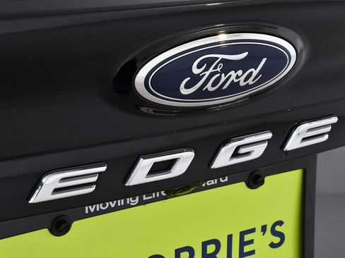 Used 2022 Ford Edge Titanium w/ Class II Trailer Tow Package image 23