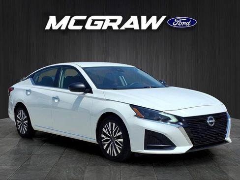 Used 2024 Nissan Altima 2.5 SV FWD image 3