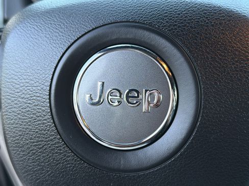 Used 2020 Jeep Grand Cherokee Limited image 25