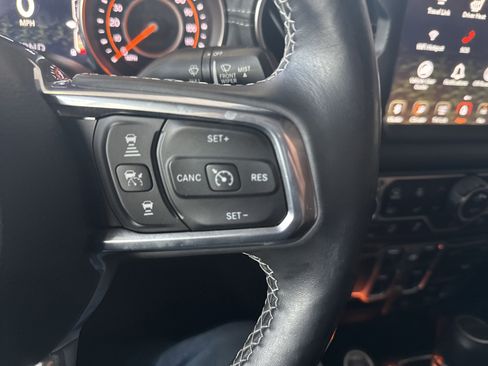 Used 2020 Jeep Gladiator Overland image 25