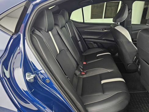 Used 2025 Toyota Camry SE image 12