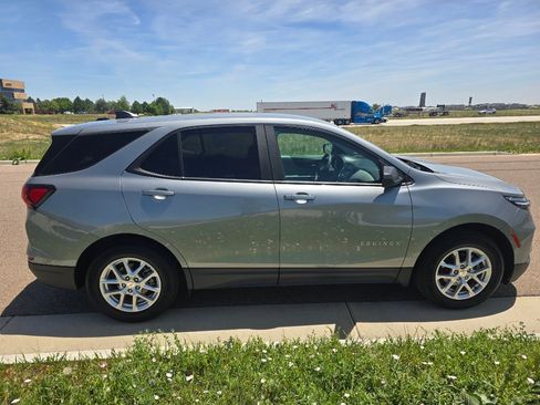 Used 2020 Chevrolet Equinox LS w/ LS Convenience Package FWD image 6