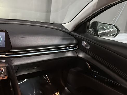 Used 2022 Hyundai Elantra Limited FWD image 23