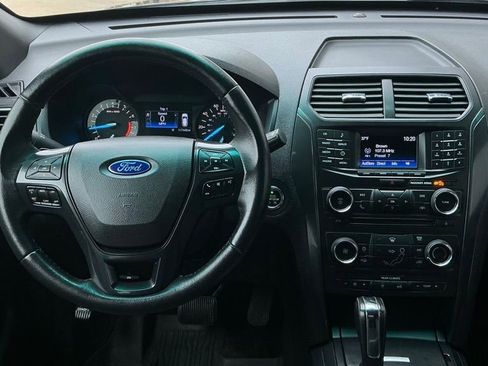 Used 2016 Ford Explorer XLT image 10