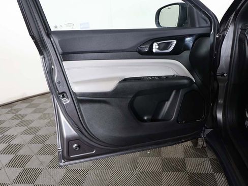 Used 2023 Jeep Compass Limited image 23