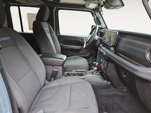 Used 2024 Jeep Wrangler Unlimited Rubicon 4xe image 15
